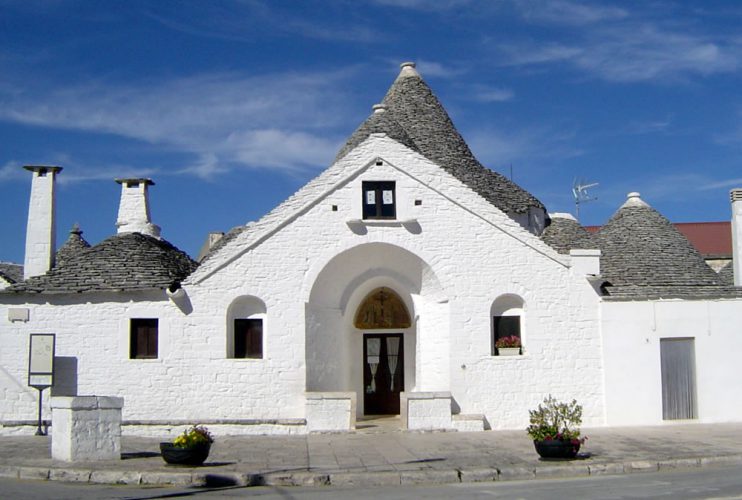 Trullo Sovrano in Alberobello, start of the Hellenic Way walking tour